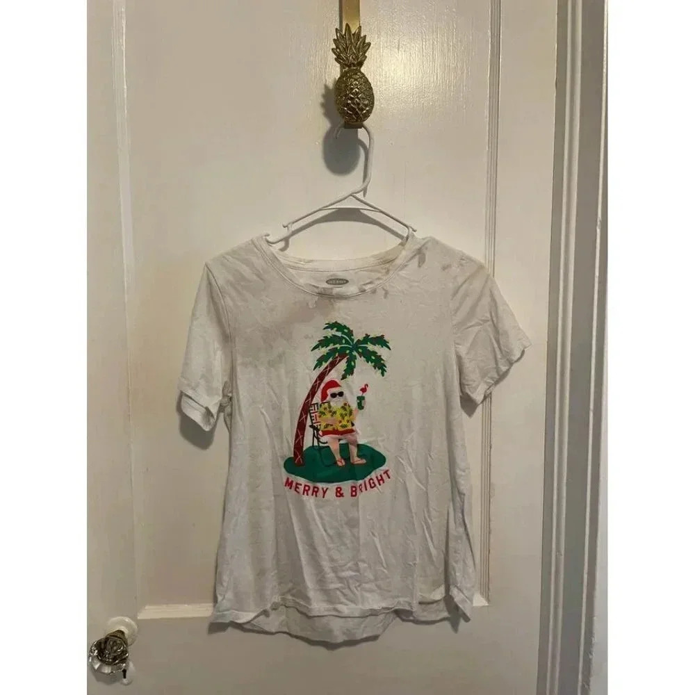Old Navy Women’s Size Medium Merry & Bright Vacation Santa T-shirt